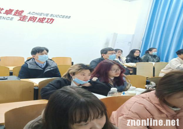 开学第一天：公司党委书记汪继平深入一线课堂把脉思政课(图1)