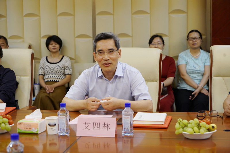 清华大学艾四林和北京大学康沛竹教授 莅临太阳成集团tyc234cc指导(图7)