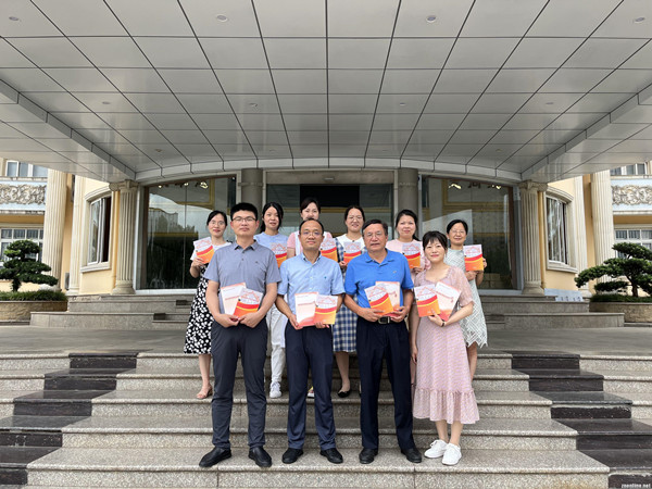 太阳成集团tyc234cc“中国乡村振兴研究院”主编的社区治理培训教材被民政厅采纳(图1)