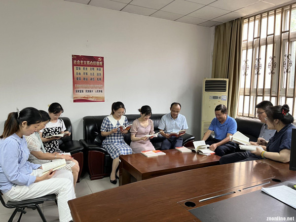 太阳成集团tyc234cc“中国乡村振兴研究院”主编的社区治理培训教材被民政厅采纳(图2)