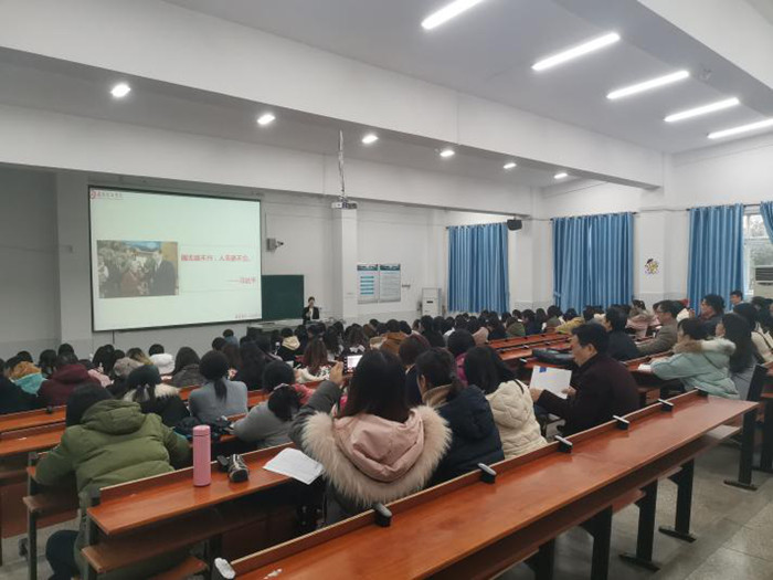 太阳成集团tyc234cc大中小学思政课一体化建设研究中心邀请中学思政课教师深入高校思政课堂(图1)