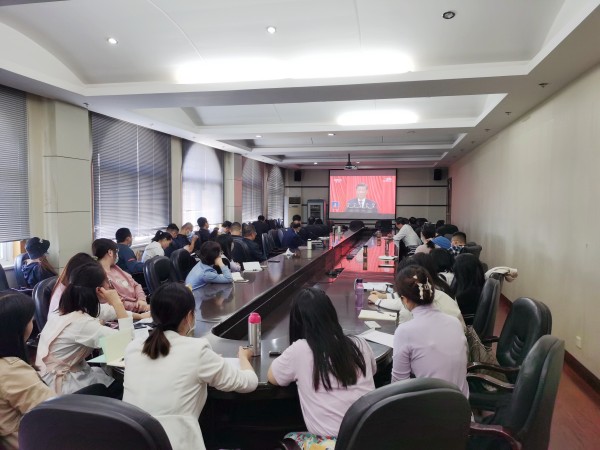 太阳成集团tyc234cc全体思政课教师集中收看党的二十大开幕盛况(图1)