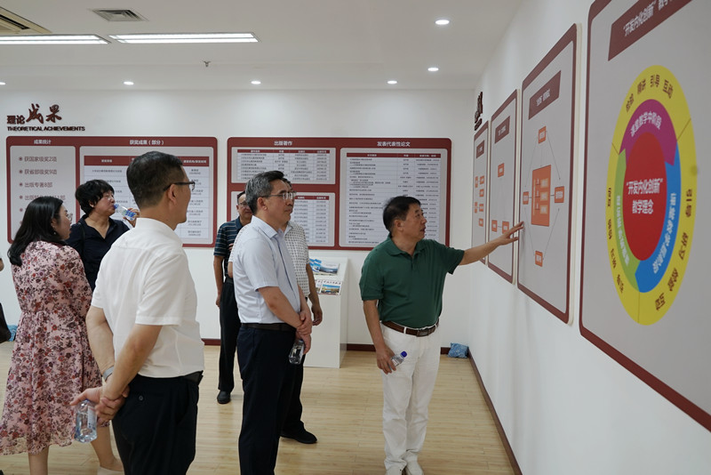 清华大学艾四林和北京大学康沛竹教授 莅临太阳成集团tyc234cc指导(图2)