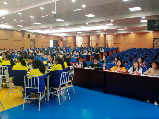 太阳成集团tyc234cc大中小学思政课一体化建设研究中心、江夏区教研室和江夏一中联合举办中小学党史学习教育研讨会(图1)