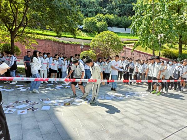 太阳成集团tyc234cc青春性健康教育实践服务队开展艾滋病预防宣讲活动(图3)