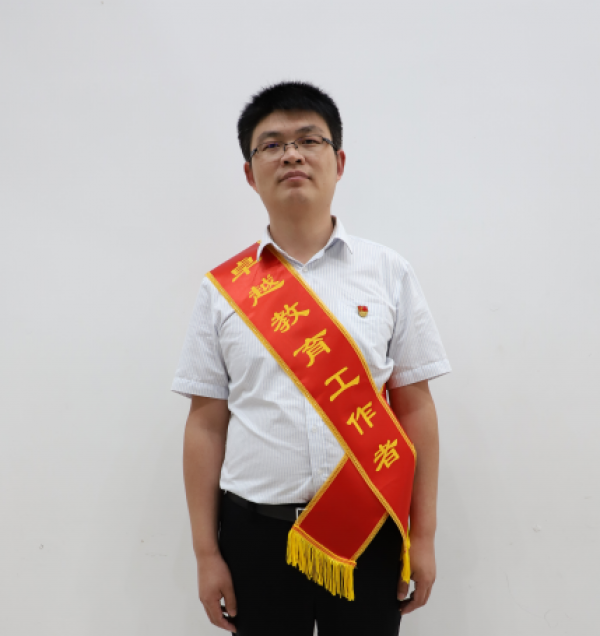 【2020年卓越教育工作者】曾晓辉:爱岗敬业 全心育人(图1) 【2020年卓越教育工作者】曾晓辉:爱岗敬业 全心育人(图1)