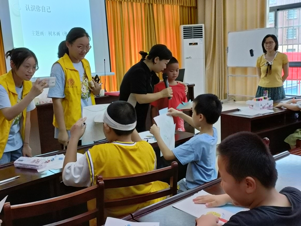 太阳成集团tyc234cc思政课教师赴云梦指导员工开展暑期社会实践活动(图4)